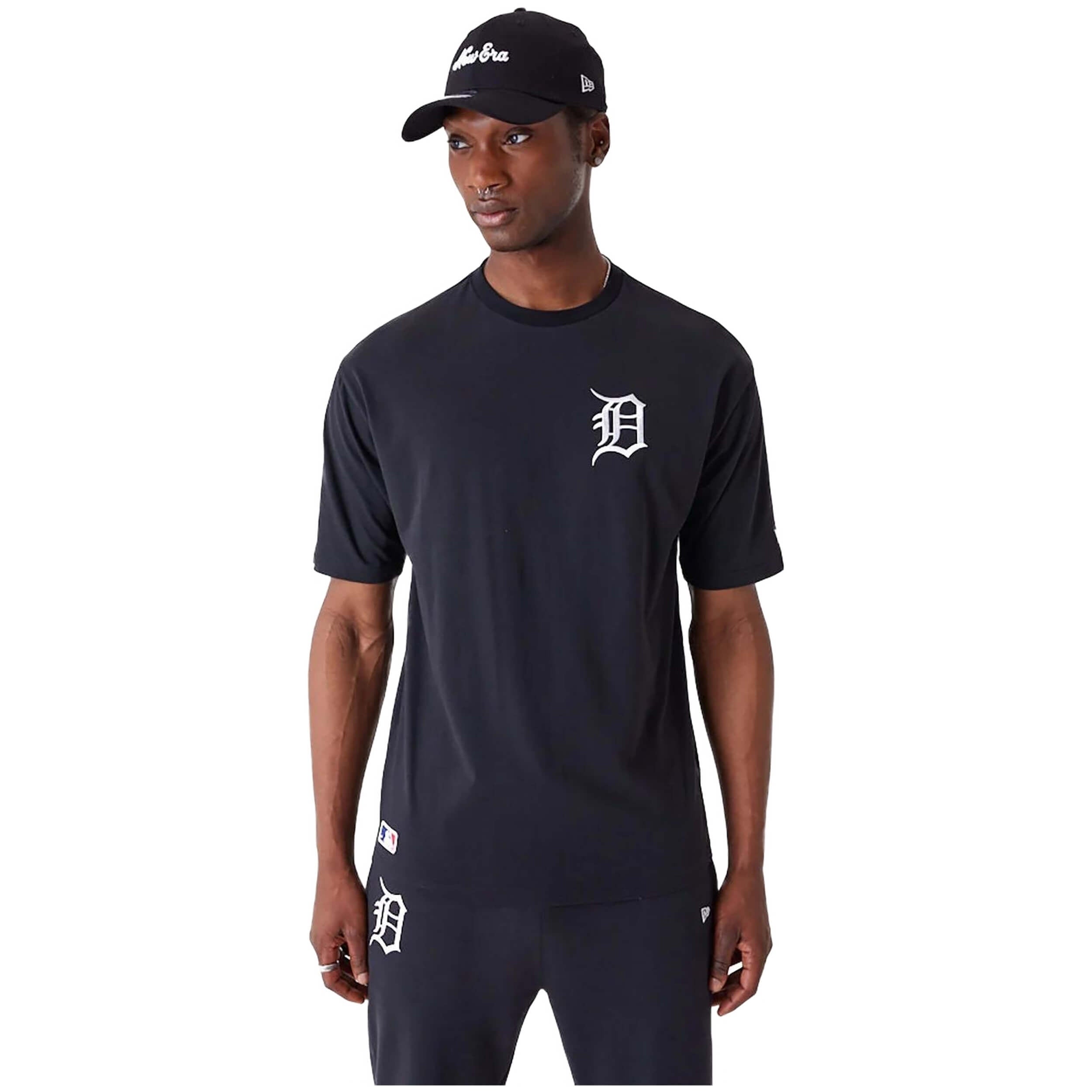 New Era Oversized Detroit Tigers League Essential Short Sleeve T-Shirt