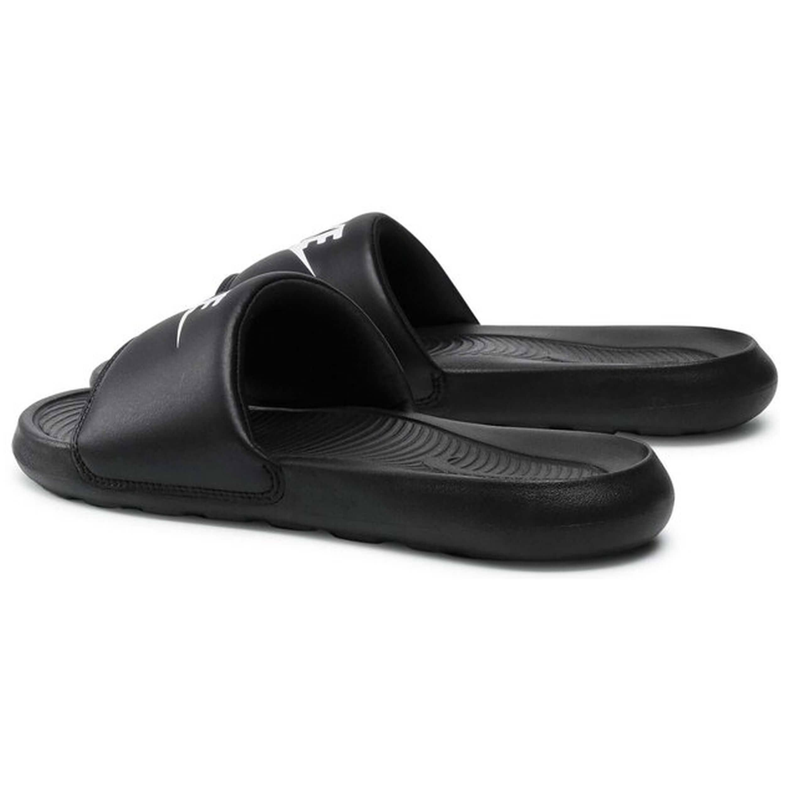  Nike Victori One