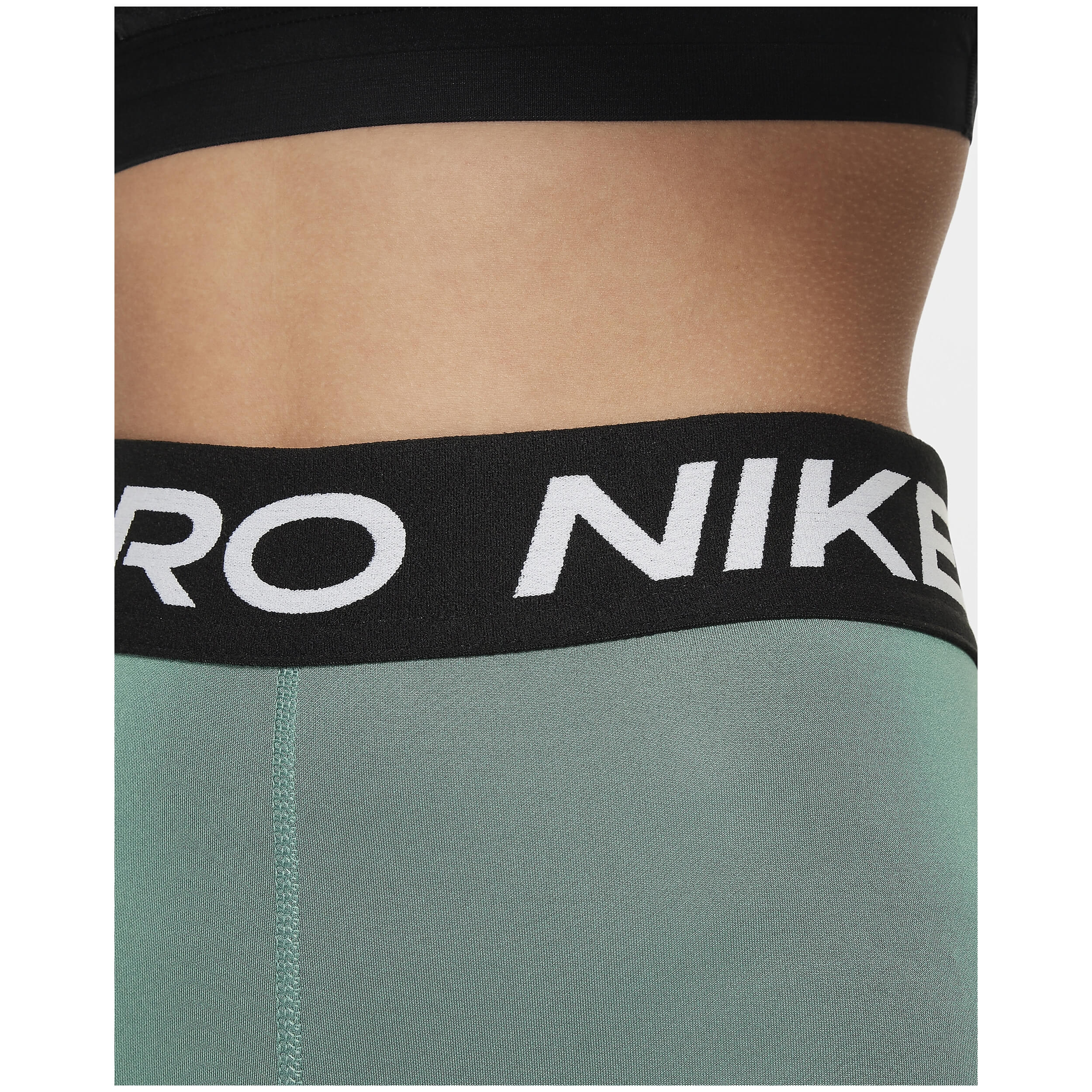  Nike Pro