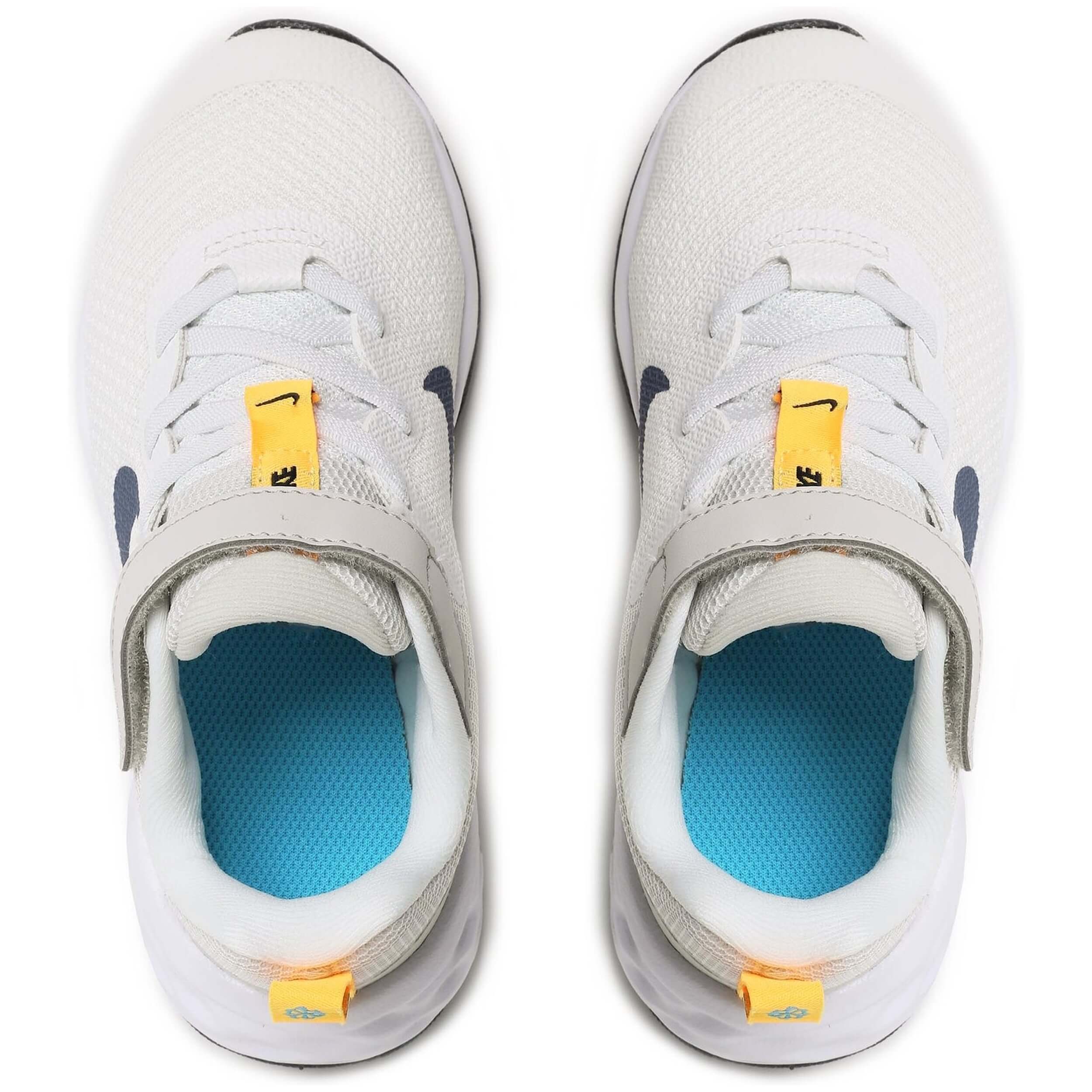  Nike Revolution 6