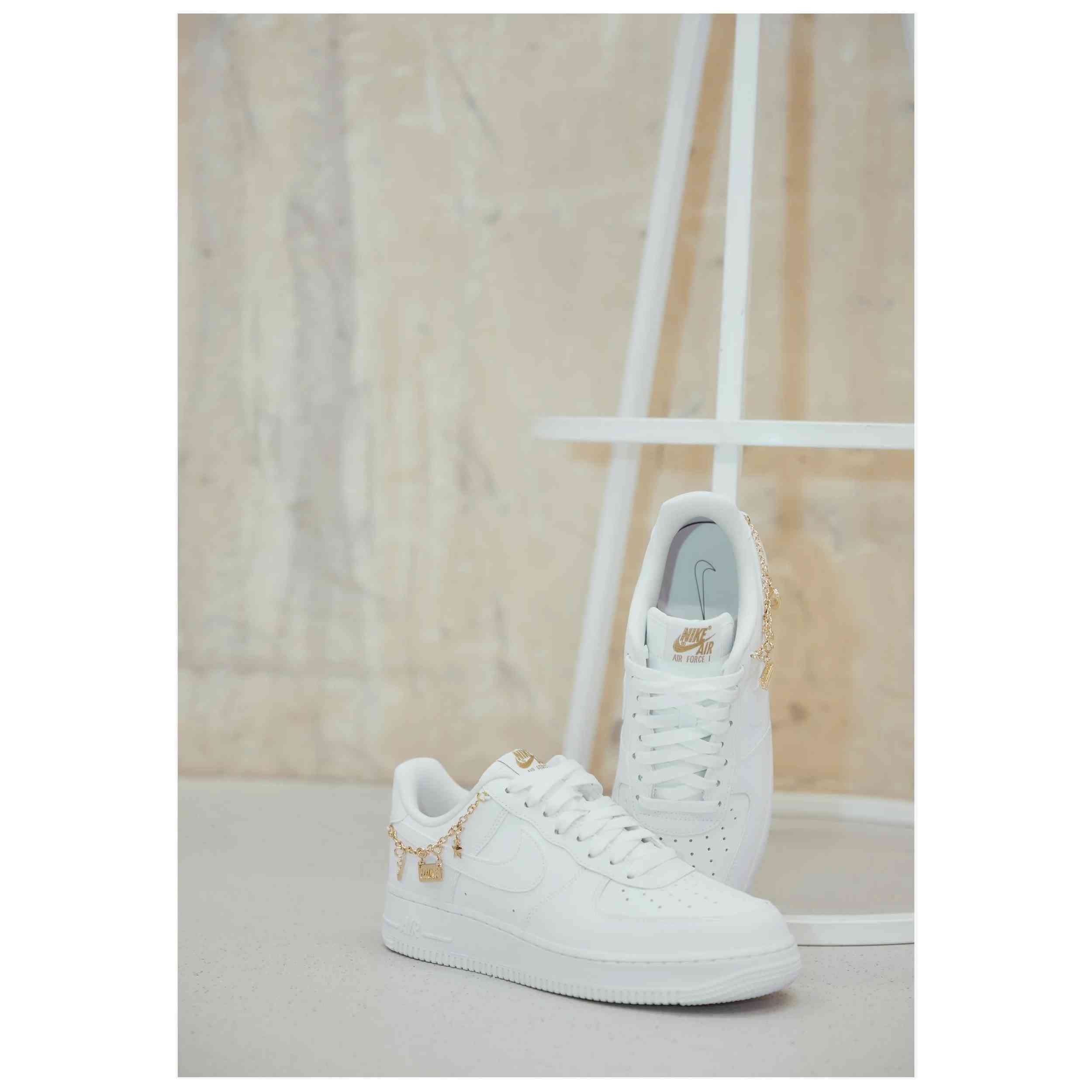 Zapatillas Nike Air Force 1 '07 Lx "White/Metallic Gold/Flat Gold/White"