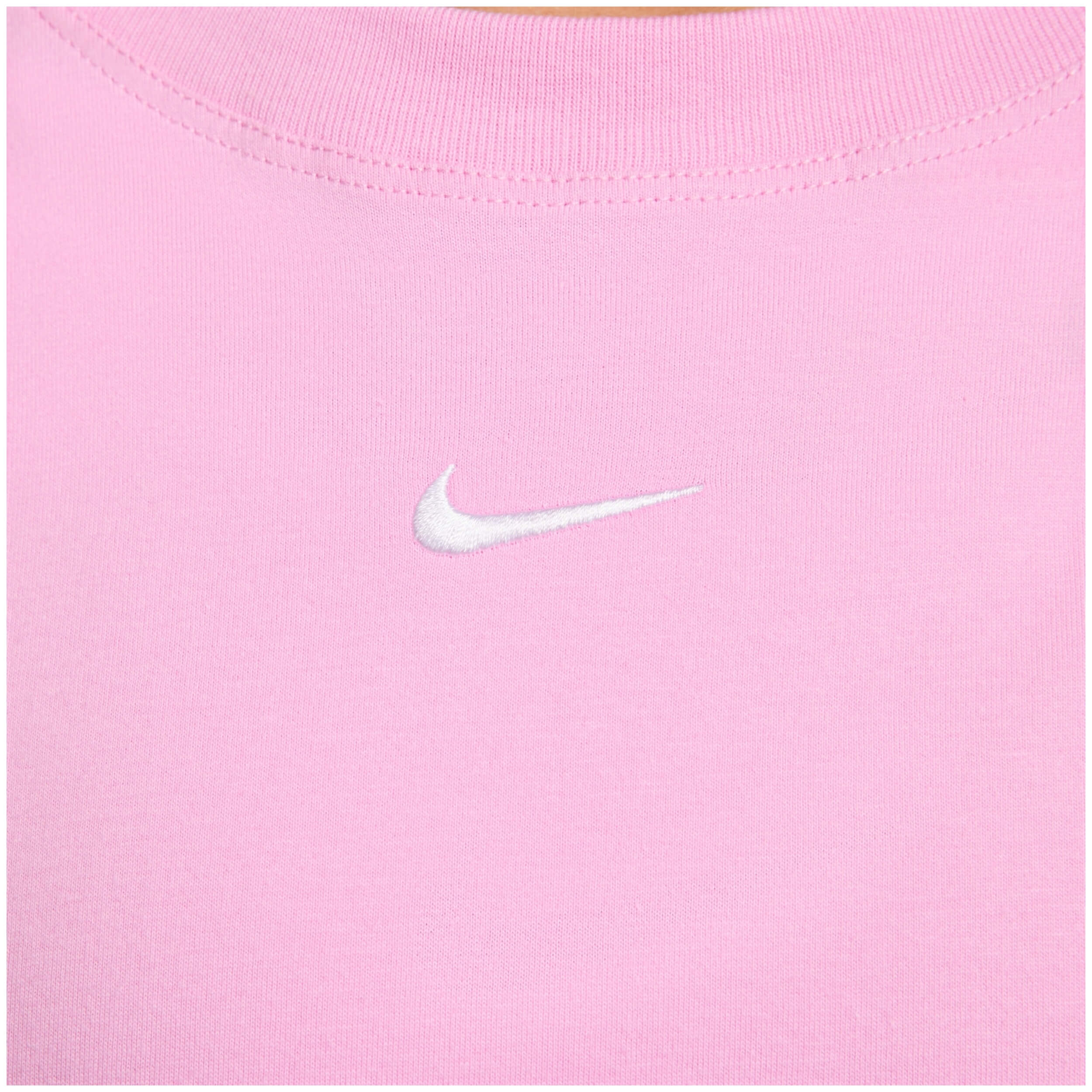  Nike Sportswear Essential