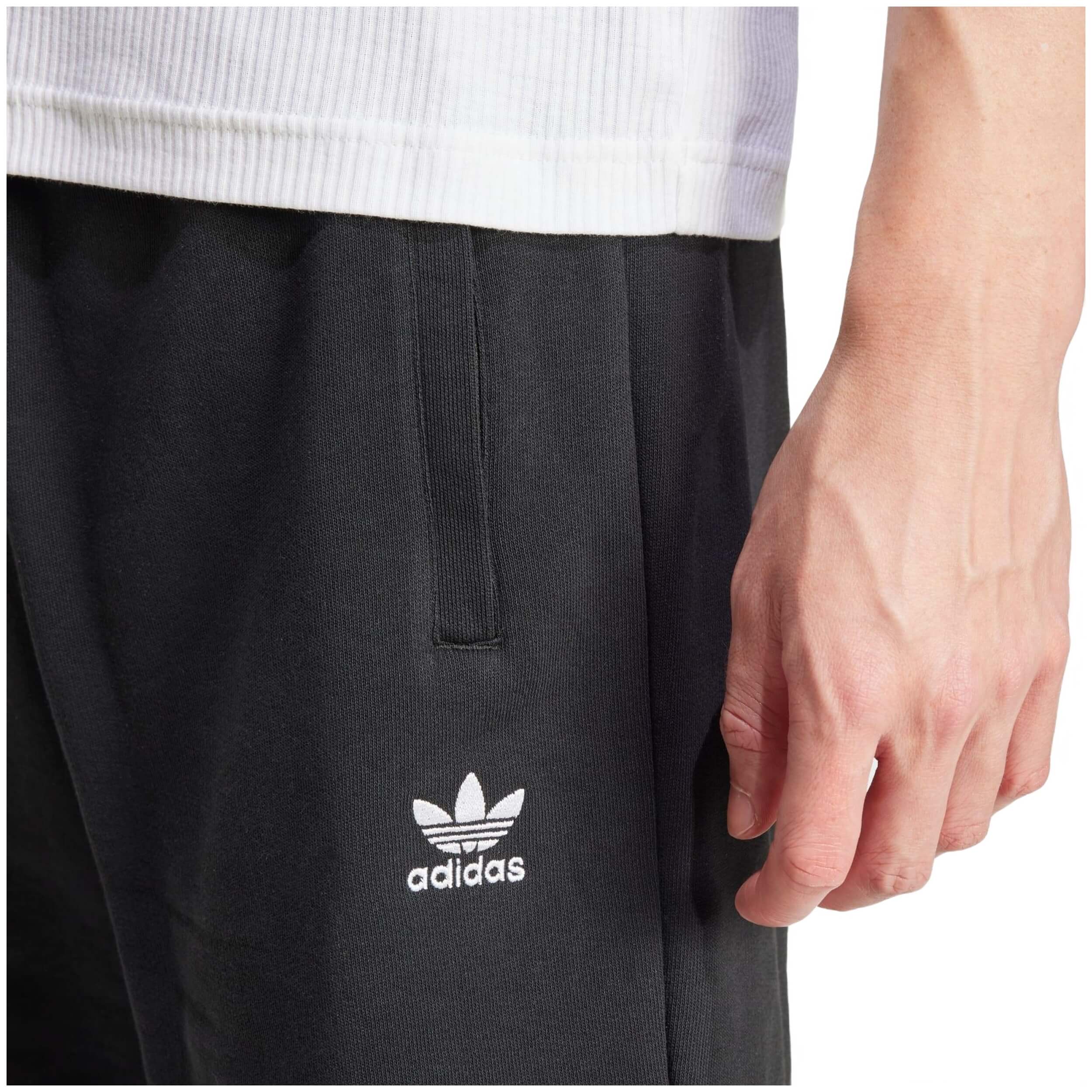 Pantalon Corto Adidas Iy8520
