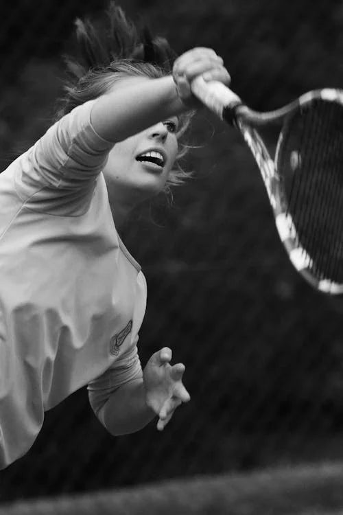 Tenista jugando al tenis